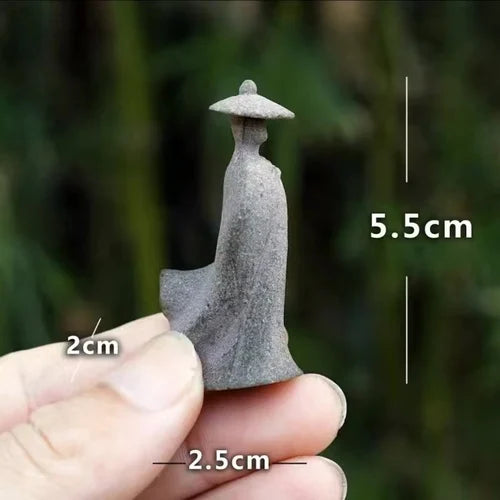 🧘♂️ Chinesische Krieger-Mönch-Statue – Zen-Mikrolandschaft & Gartendekoration