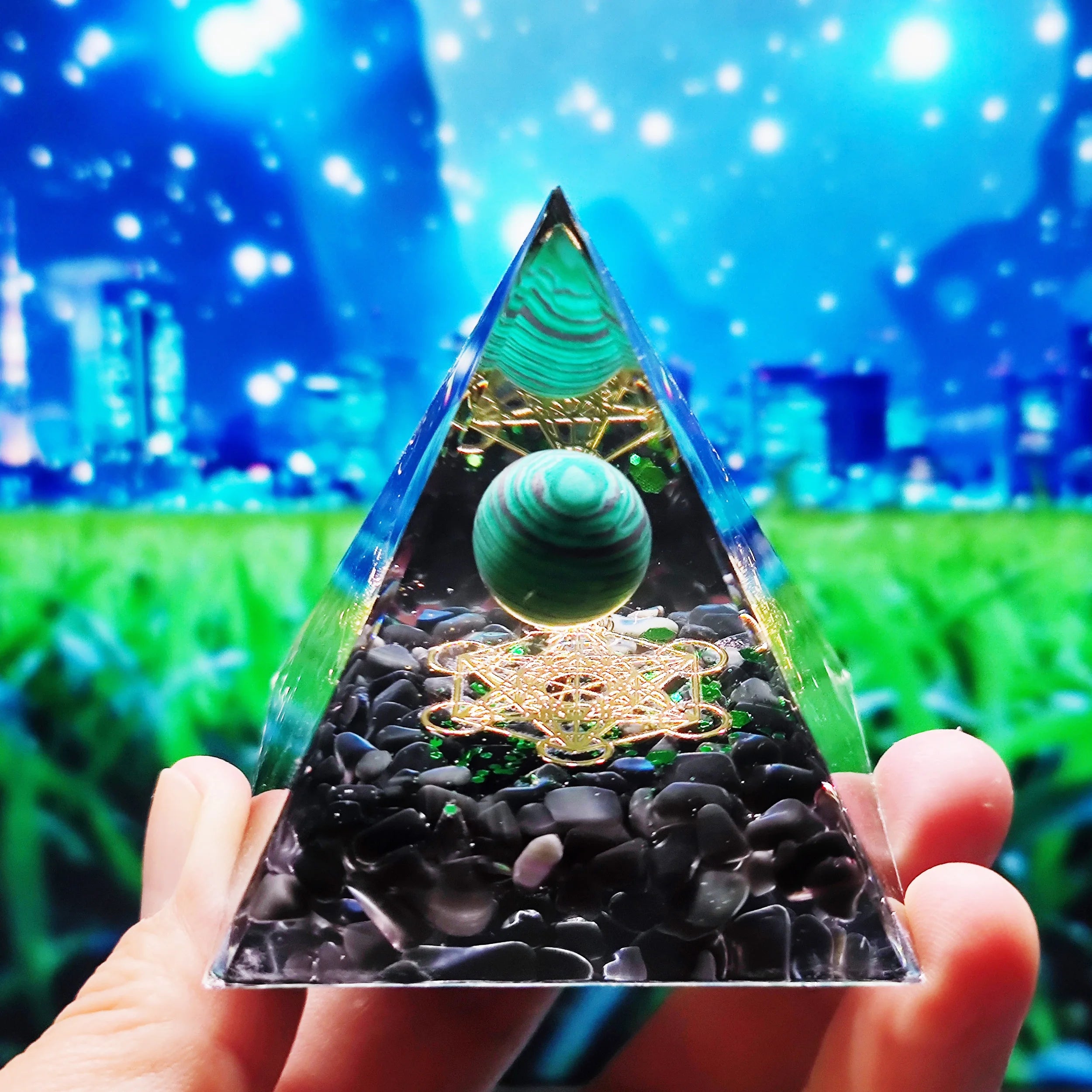 🔮 Amethyst Orgone-Pyramide – Chakra-Energie-Generator für Schutz & Meditation (5cm)