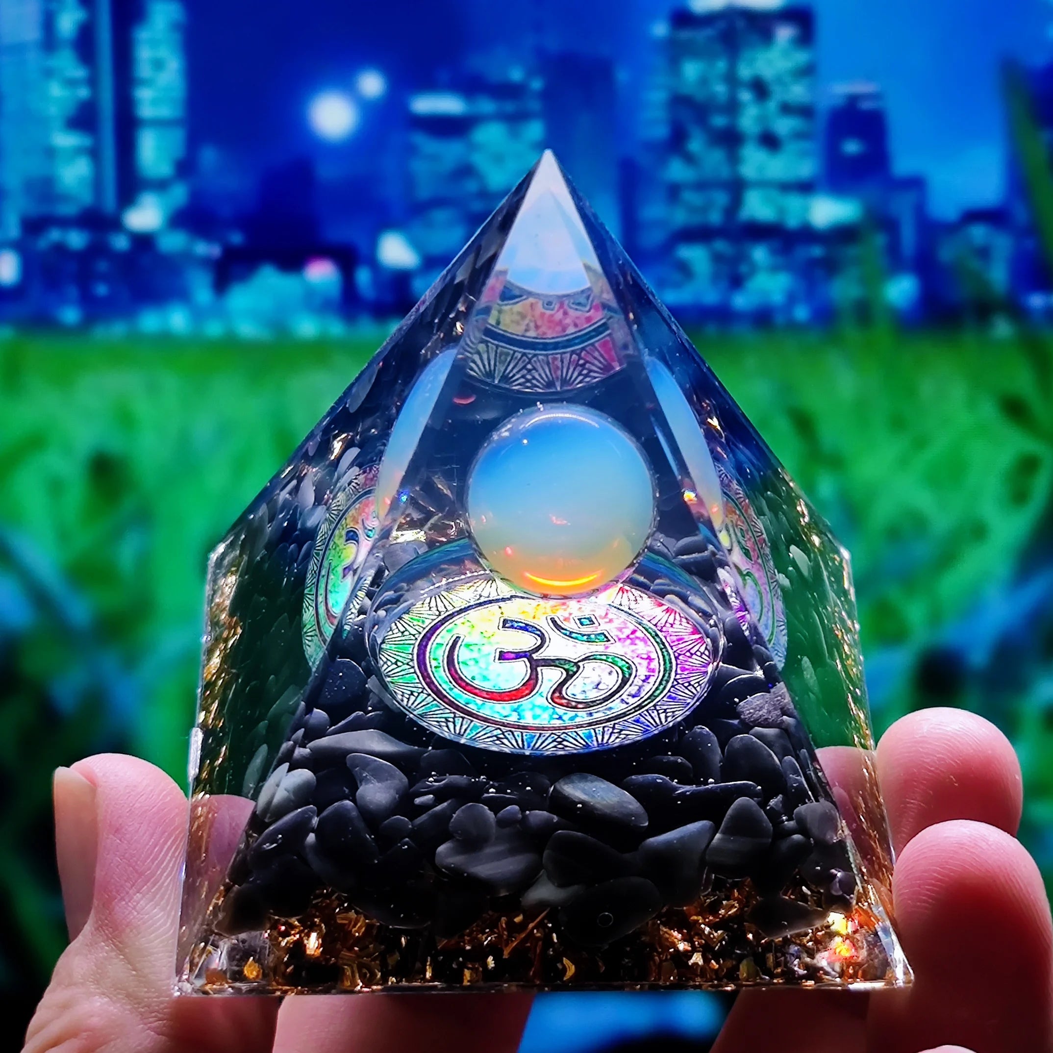 🔮 Amethyst Orgone-Pyramide – Chakra-Energie-Generator für Schutz & Meditation (5cm)