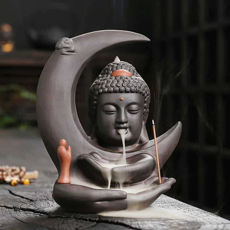 đ Handgefertigter Räuchergefäà aus lila Ton mit Mond- & Buddha-Design đ§ââď¸