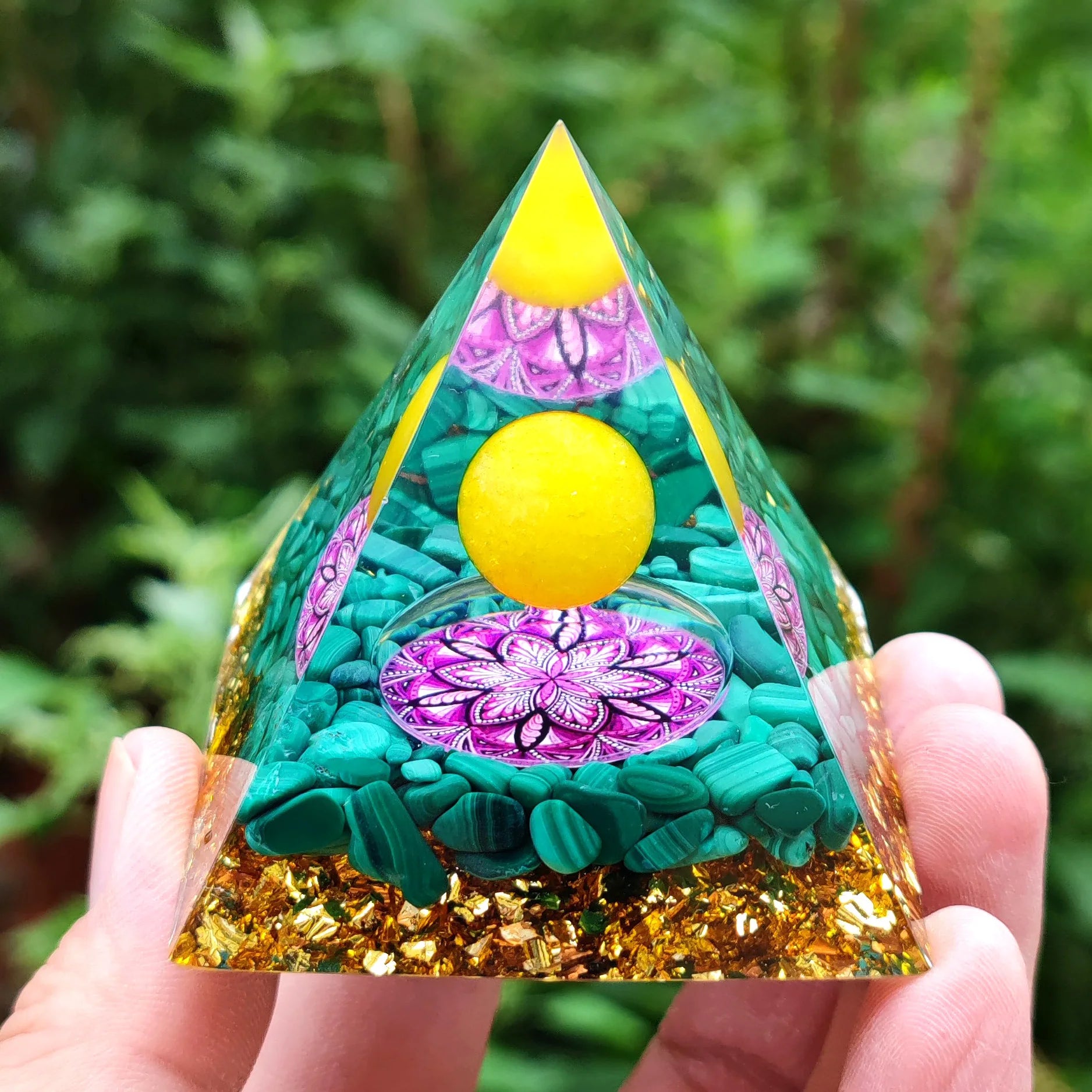 🔮 Amethyst Orgone-Pyramide – Chakra-Energie-Generator für Schutz & Meditation (5cm)