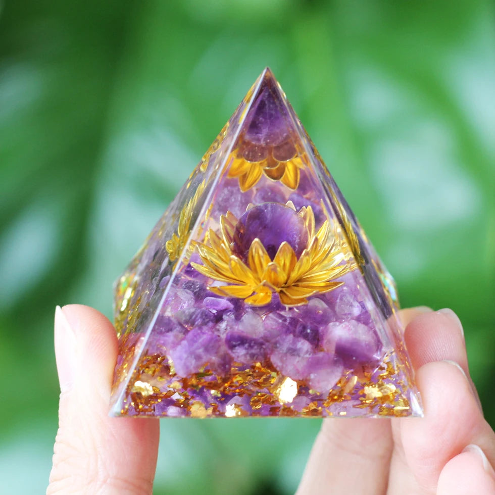 🔮 Amethyst Orgone-Pyramide – Chakra-Energie-Generator für Schutz & Meditation (5cm)