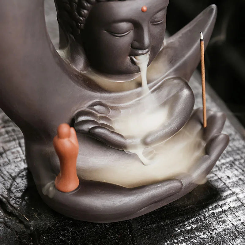 đ Handgefertigter Räuchergefäà aus lila Ton mit Mond- & Buddha-Design đ§ââď¸