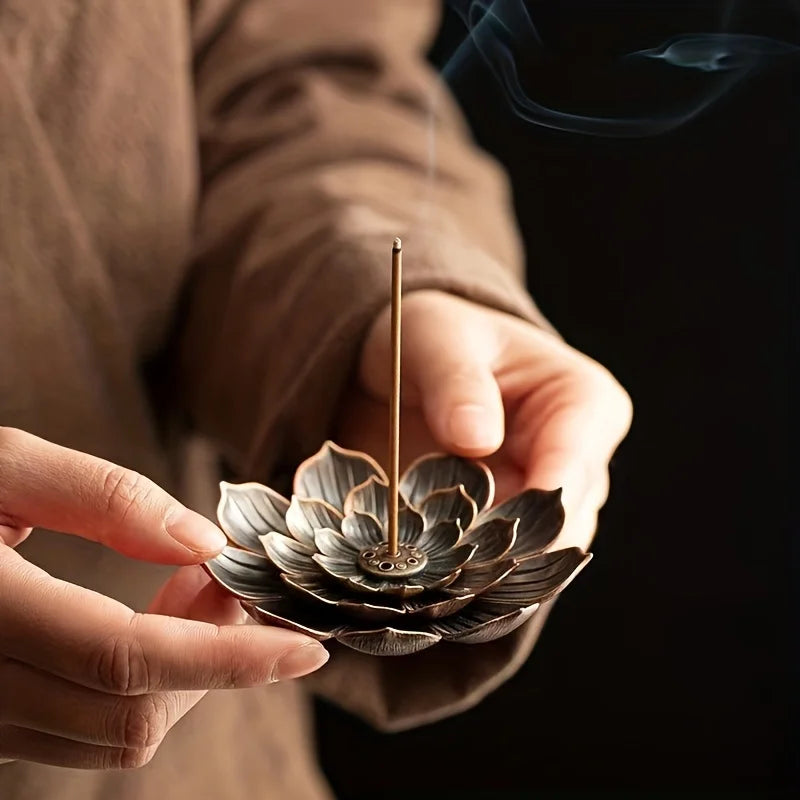 đ¸ Lotus Räucherstäbchenhalter â Zinklegierung Brenner fĂźr Tempel, Yoga-Studios & Wohnraumdeko (9 cm)
