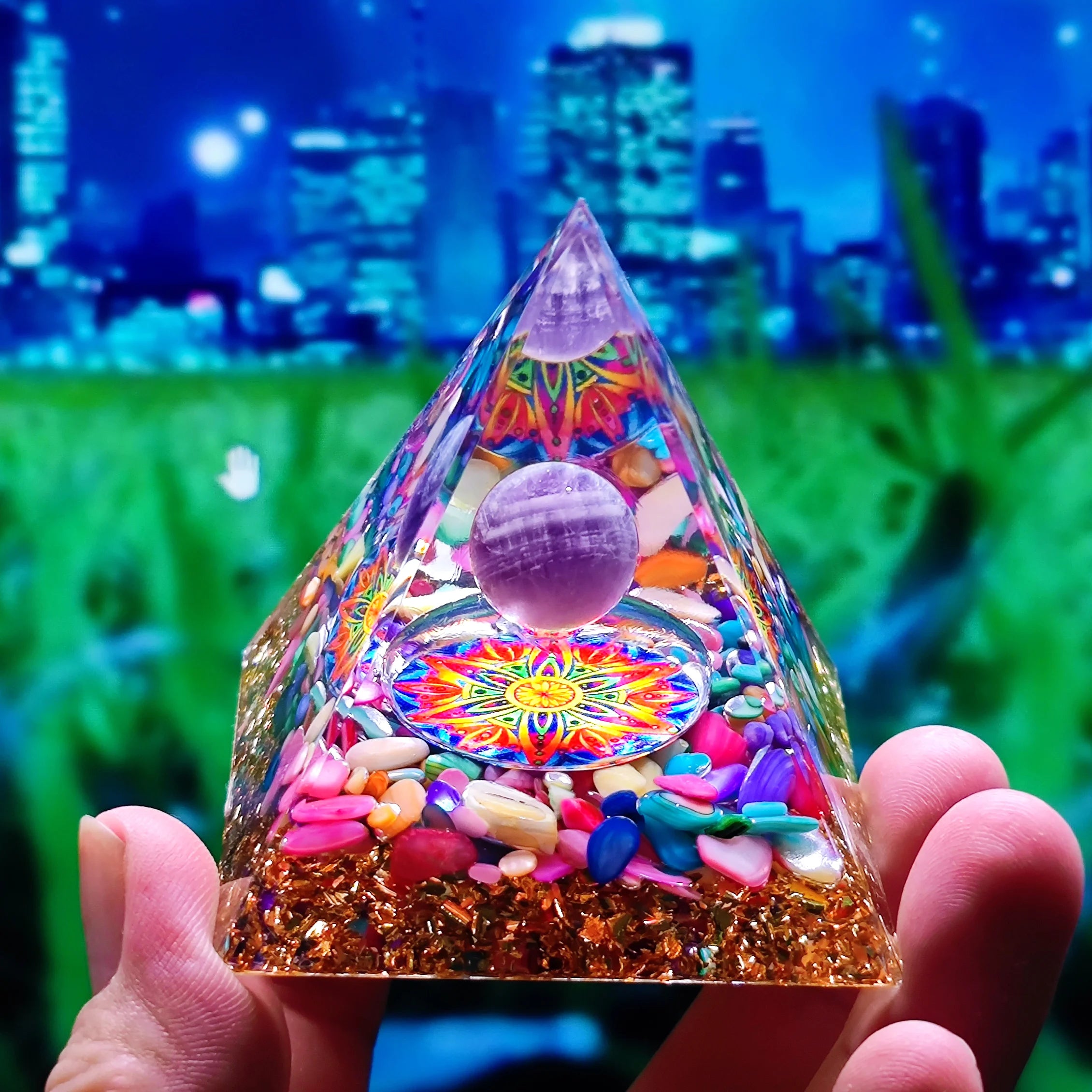 🔮 Amethyst Orgone-Pyramide – Chakra-Energie-Generator für Schutz & Meditation (5cm)