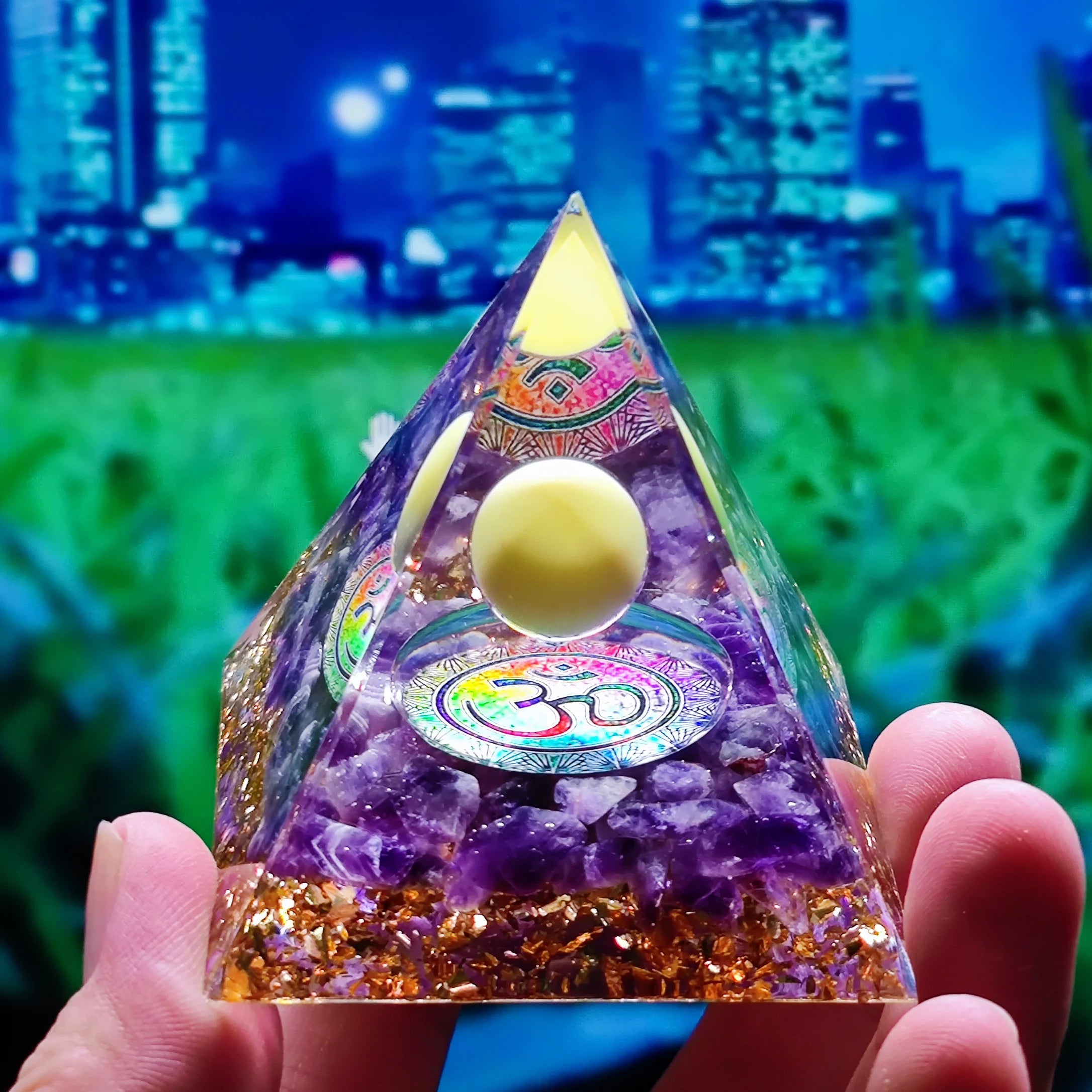 🔮 Amethyst Orgone-Pyramide – Chakra-Energie-Generator für Schutz & Meditation (5cm)