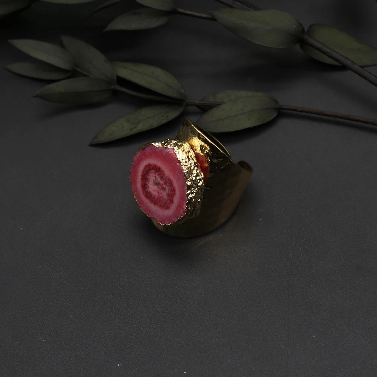 đ NatĂźrlicher Druzy Achat Ring â Verstellbarer Goldplattierter Geoden-Kristall (8 Farben)