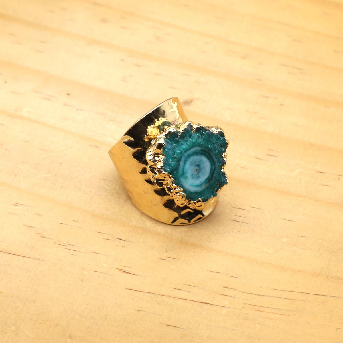 đ NatĂźrlicher Druzy Achat Ring â Verstellbarer Goldplattierter Geoden-Kristall (8 Farben)