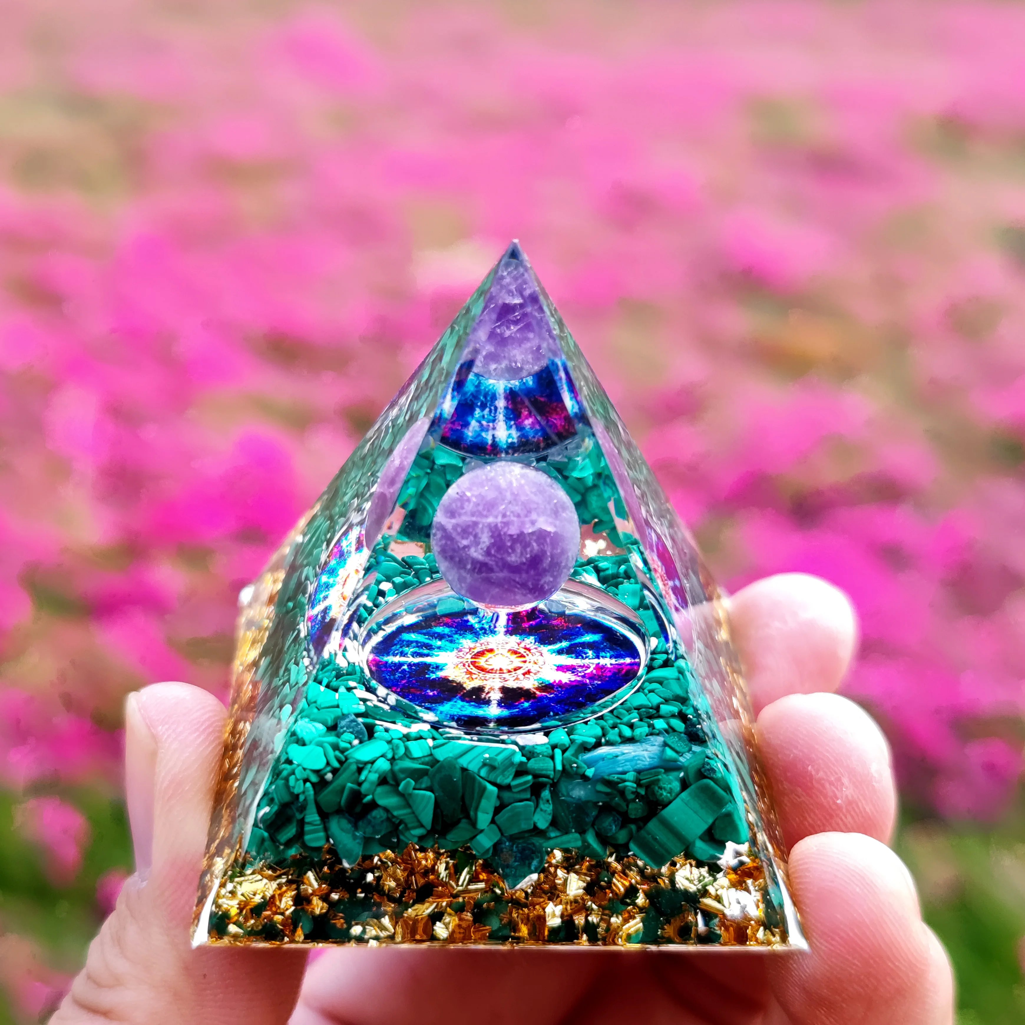 🔮 Amethyst Orgone-Pyramide – Chakra-Energie-Generator für Schutz & Meditation (5cm)