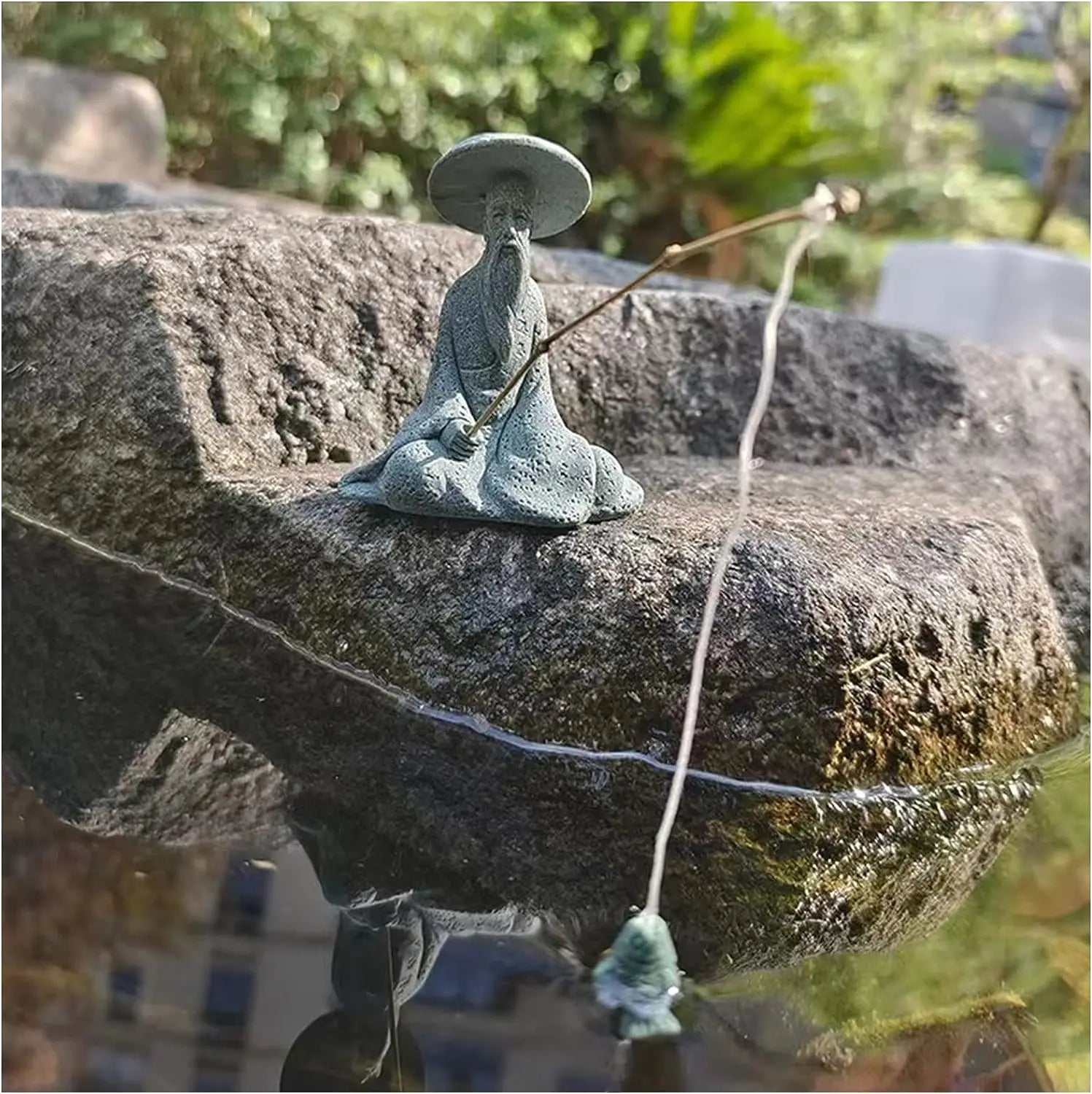 🌿 Mini Fischer Statue – Asiatische Zen Sandstein Aquarium- &amp; Gartendekoration