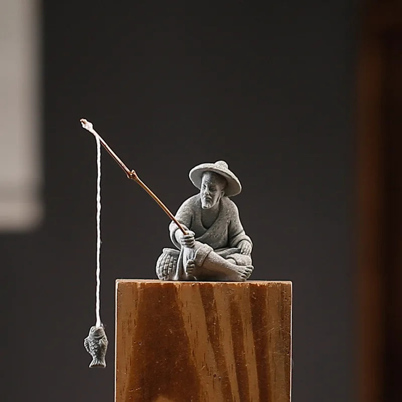 🌿 Mini Fischer Statue – Asiatische Zen Sandstein Aquarium- &amp; Gartendekoration