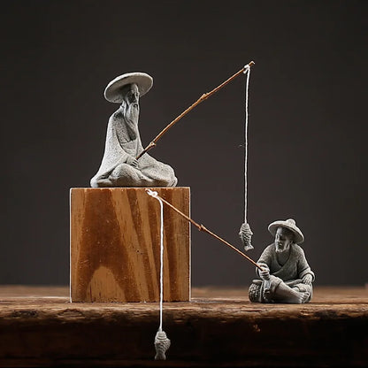 🌿 Mini Fischer Statue – Asiatische Zen Sandstein Aquarium- &amp; Gartendekoration