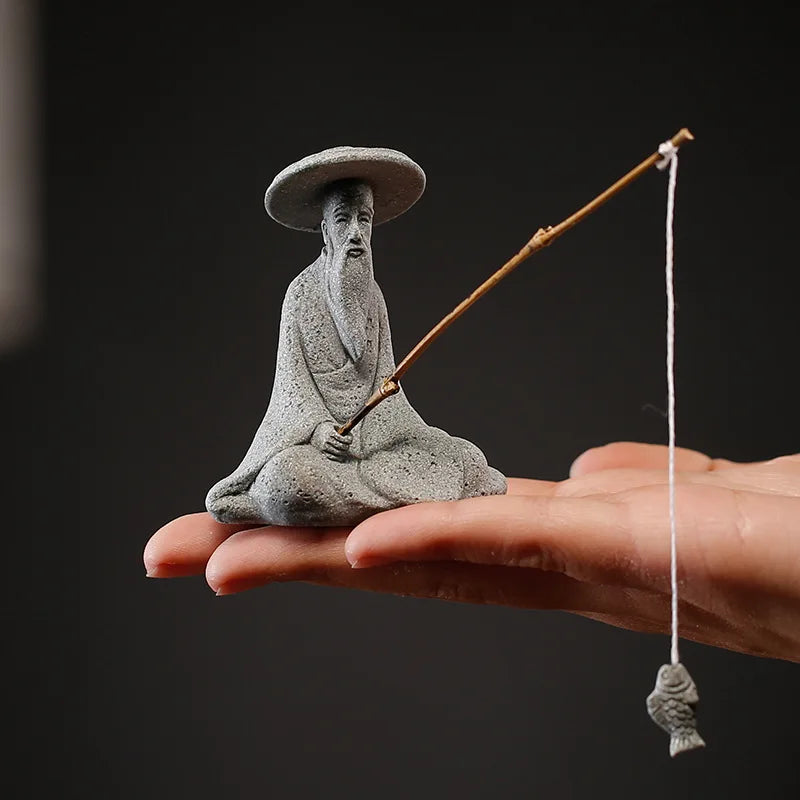 🌿 Mini Fischer Statue – Asiatische Zen Sandstein Aquarium- &amp; Gartendekoration