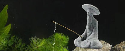 🌿 Mini Fischer Statue – Asiatische Zen Sandstein Aquarium- &amp; Gartendekoration